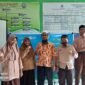 Kepala Sekolah MTs Tahfidzul Qur'an Muhammadiyah Fakfak ustadz Ramdan foto bersama Siswa dan siswa MTs Tahfidzul Qur'an Muhammadiyah Fakfak yang mengikuti kompetisi Olimpiade Bahasa Arab yang diselenggarakan oleh Forum Musyawarah Guru Mata Pelajaran (MGMP) Bahasa Arab seluruh Indonesia(Dok. jateng.tagarutama.com)