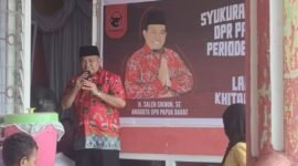 acara syukuran atas pelantikan Haji Saleh Siknun sebagai anggota Dewan Perwakilan Rakyat (DPR) Papua Barat untuk periode 2024-2029. Acara ini berlangsung pada hari Sabtu, 5 Oktober 2024, di Posko Tikar Rasa, Jalan Warahmade, Kelurahan Danaweria. (Dok. jateng.tagarutama.com)