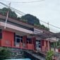 PT. Pos Indonesia Kantor Cabang Pembantu Fakfak yang terletak di JL. Ahmad Yani Kelurahan Fakfak Utara, Distrik Fakfak, Kabupaten Fakfak.