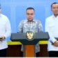 Ketua DPR RI Sufmi Dasco Ahmad bersama Menteri Sekretaris Negara Prasetyo Hadi dan Sekretaris Kabinet Teddy Indra Wijaya di Kantor Presiden, mengumumkan secara resmi Presiden RI Prabowo Subianto resmi menandatangani surat rehabilitasi bagi tiga pihak yang terseret dalam perkara hukum PT ASDP Indonesia Ferry. (Dok. jateng.tagarutama.com media)
